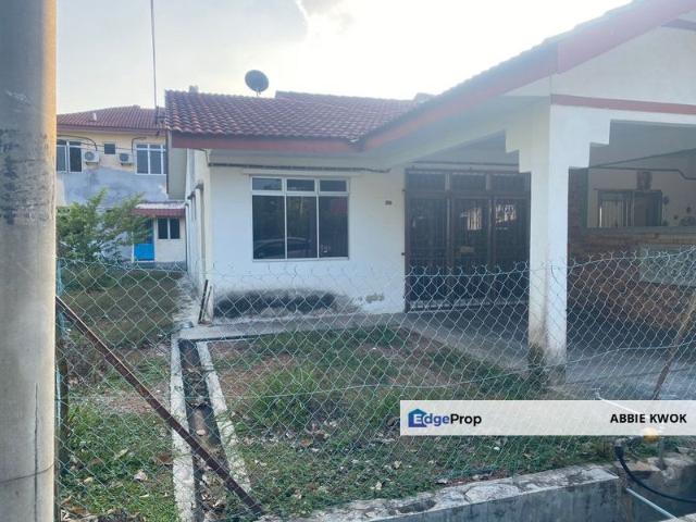 House for sale in Malaka