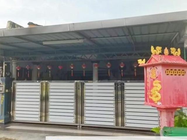 House for sale in Malaka