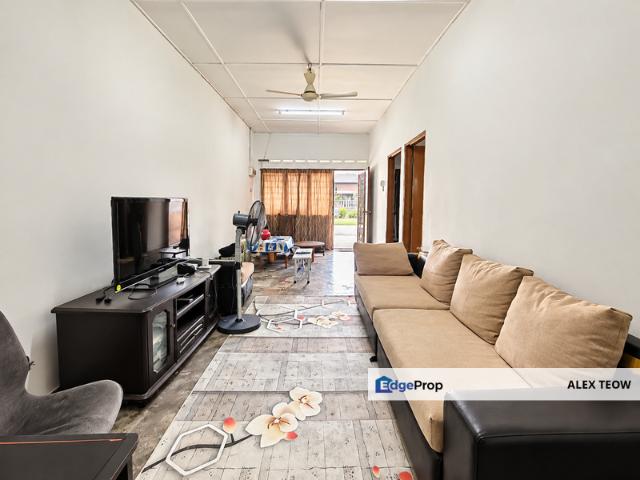House for sale in Pekan Nanas