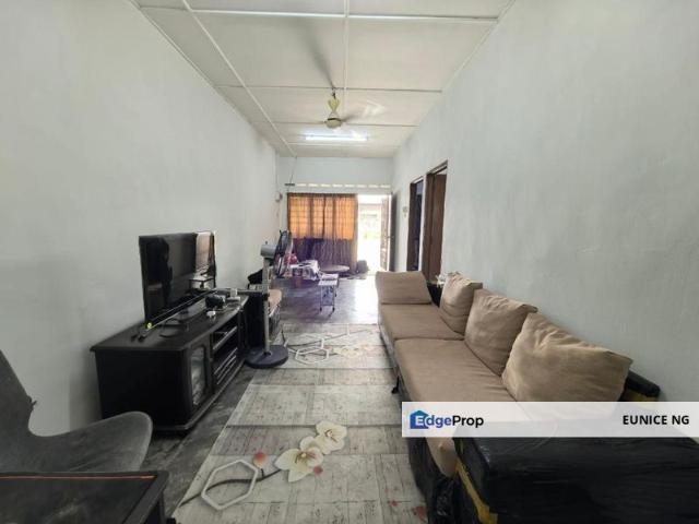 House for sale in Pekan Nanas