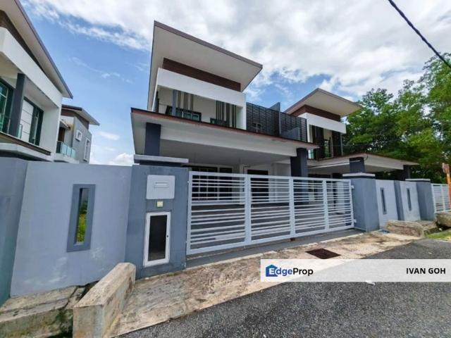 House for sale in Malaka