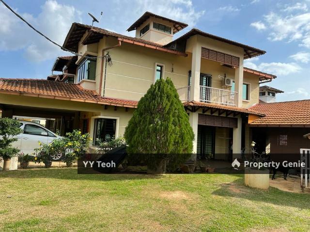 Terraced House for sale in Malaka