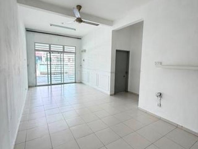 Terraced House for sale in Malaka