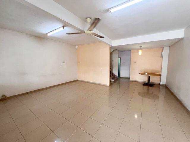 Terraced House for sale in Malaka