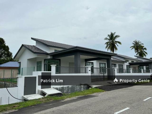Shop for sale in Malaka