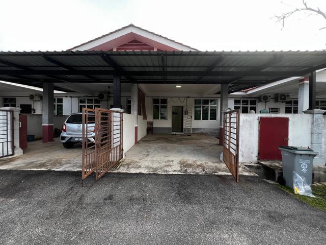 Terraced House for sale in Malaka