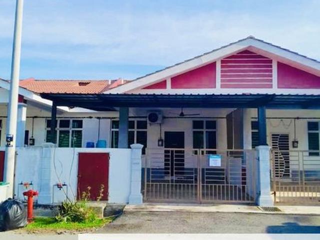 House for sale in Malaka