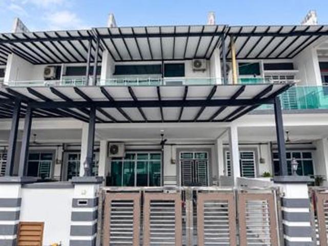 Terraced House for sale in Pontian