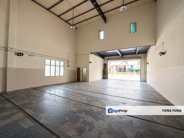 Warehouse for sale in Malaka