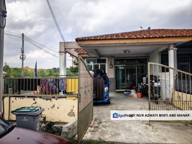 House for sale in Malaka