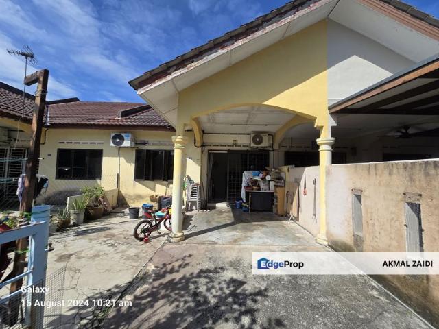House for sale in Malaka