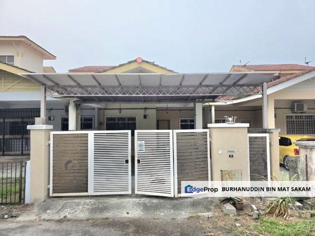 House for sale in Taman Ixora, Sepang
