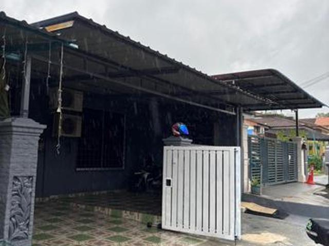 Terraced House for sale in Malaka