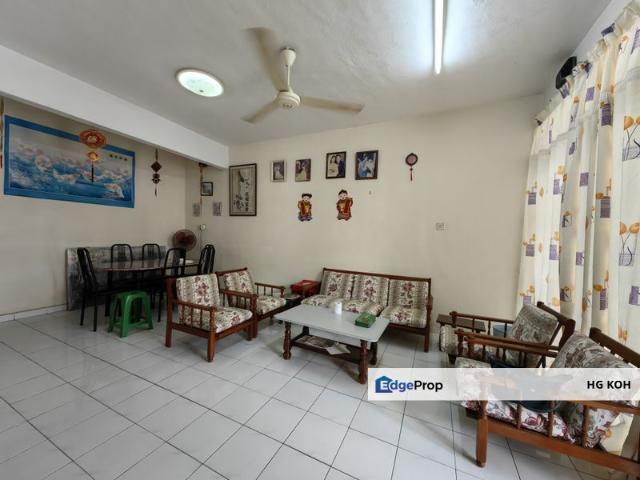 House for sale in Malaka