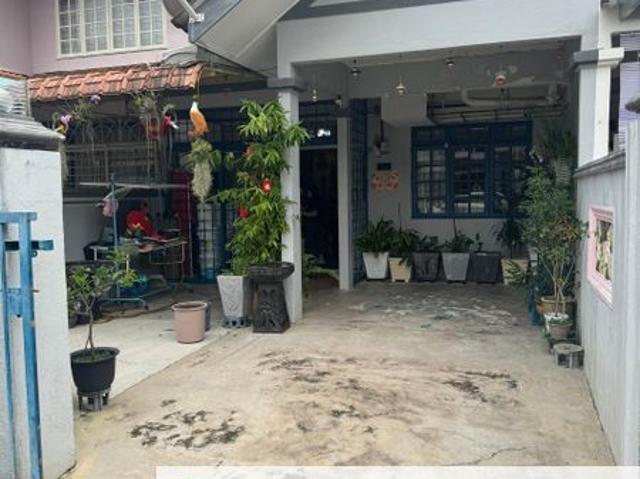 House for sale in Malaka
