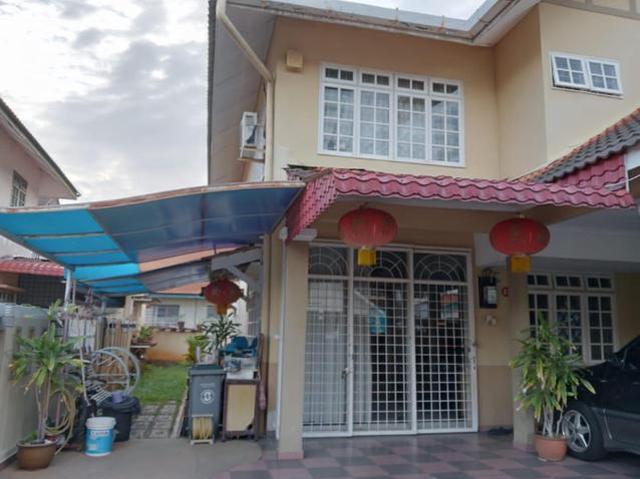 Terraced House for sale in Malaka