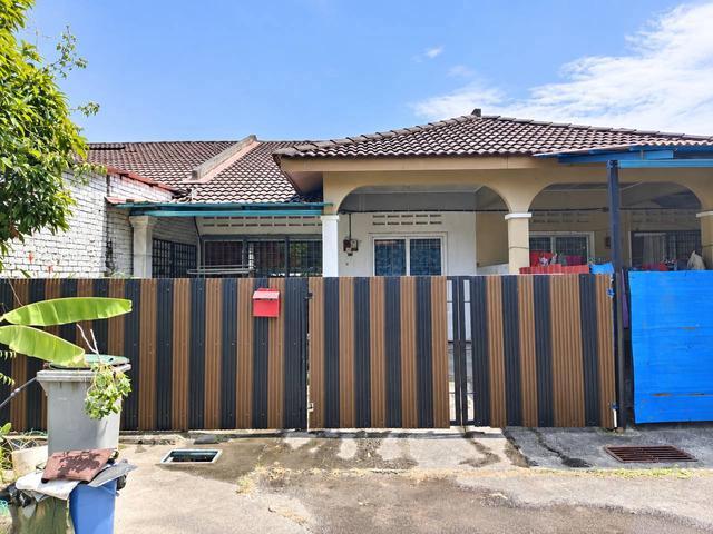 Terraced House for sale in Malaka