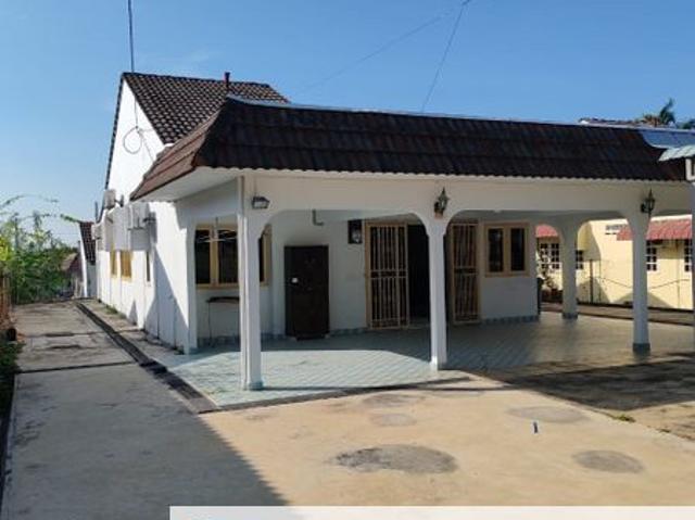 House for sale in Malaka