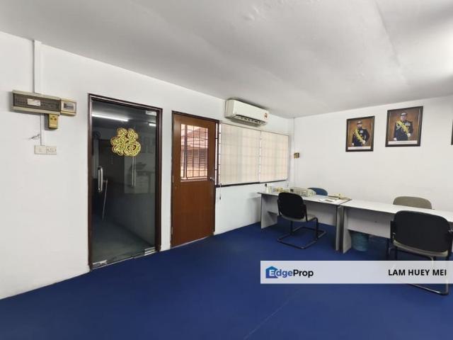 Shop for sale in Taman Johor Jaya, Plentong