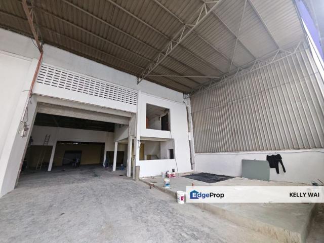 Warehouse for sale in Taman Johor Jaya, Plentong