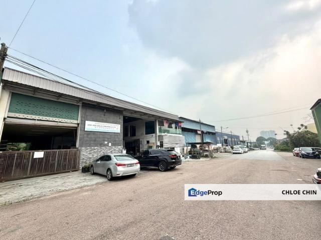 Warehouse for sale in Taman Johor Jaya, Plentong