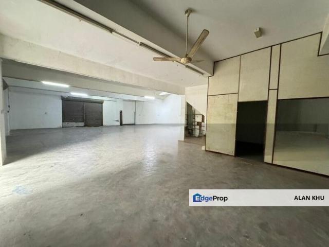 Shop for rent in Kajang, Langat