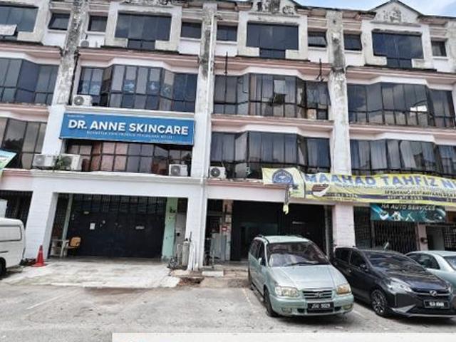 Shop for rent in Kajang, Langat
