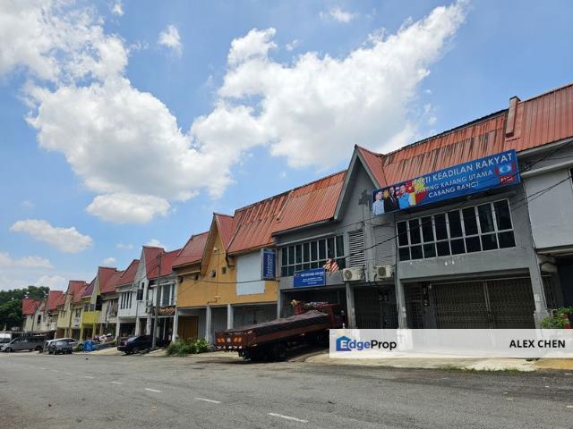 Shop for rent in Kajang, Langat