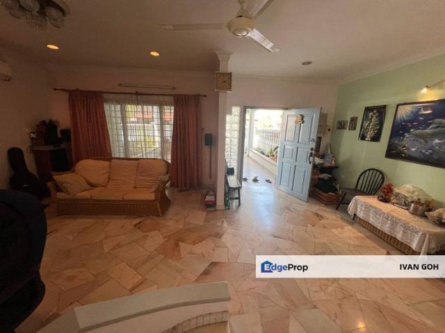 House for sale in Malaka