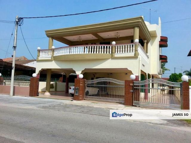 House for sale in Malaka