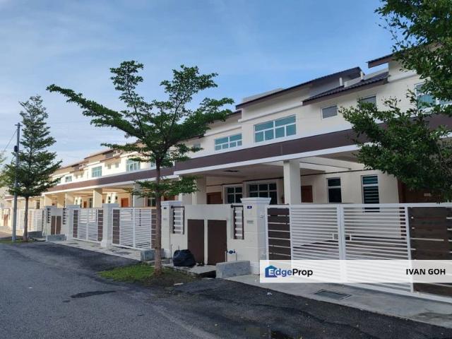 House for sale in Malaka