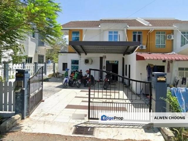 House for sale in Malaka