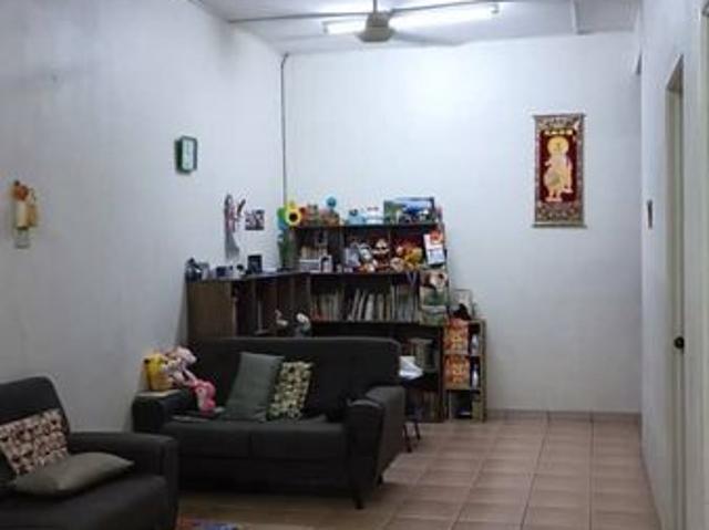 House for sale in Malaka