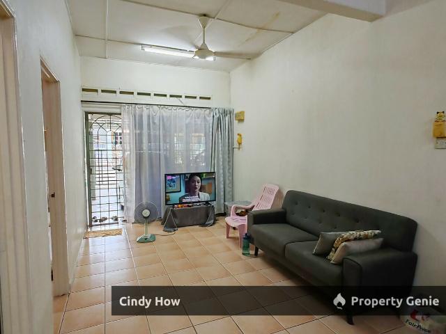 Terraced House for sale in Malaka