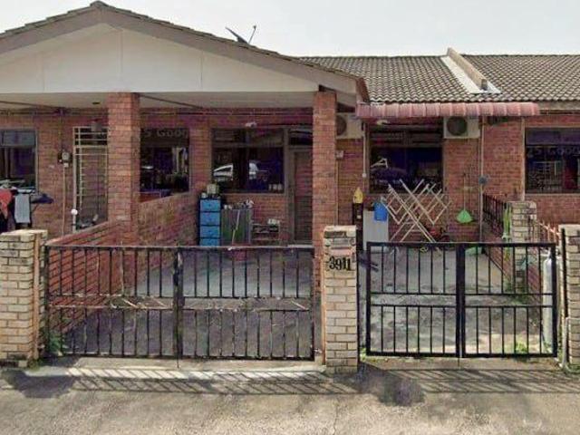 Terraced House for sale in Malaka