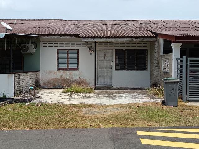 Terraced House for sale in Malaka