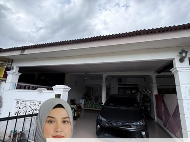 House for sale in Malaka