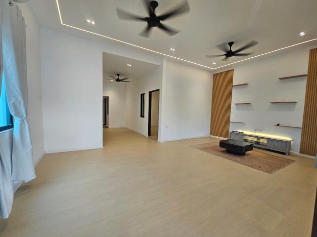 Terraced House for sale in Malaka