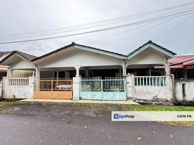House for sale in Malaka