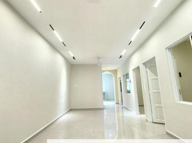 House for sale in Malaka