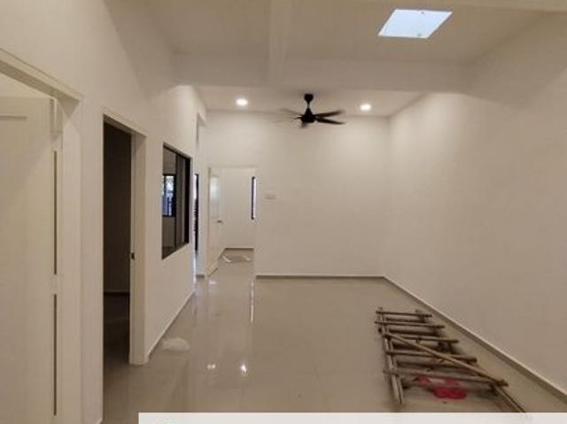 House for sale in Malaka