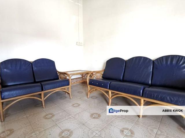 House for sale in Malaka