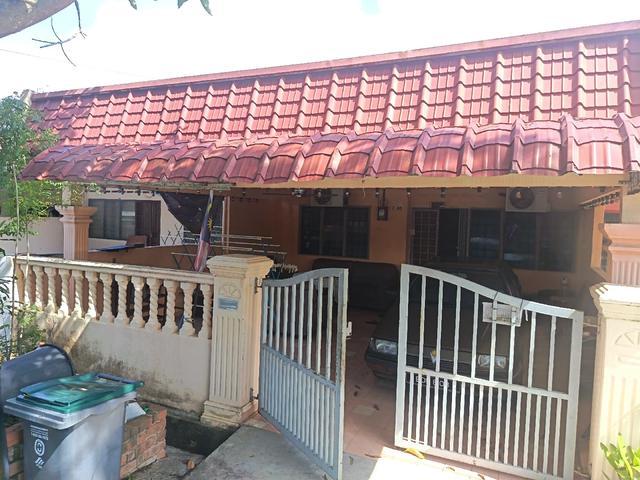 Terraced House for sale in Malaka