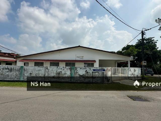 Terraced House for sale in Malaka