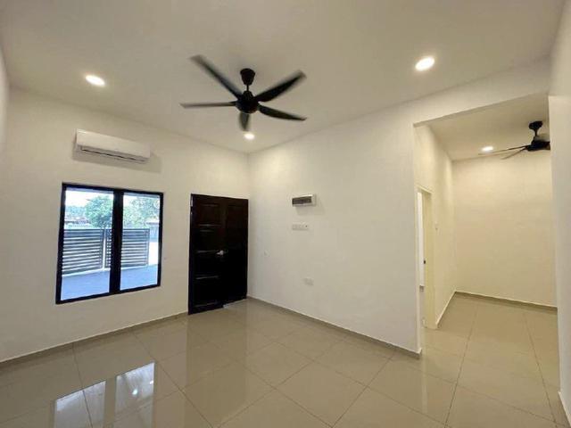 Terraced House for sale in Malaka