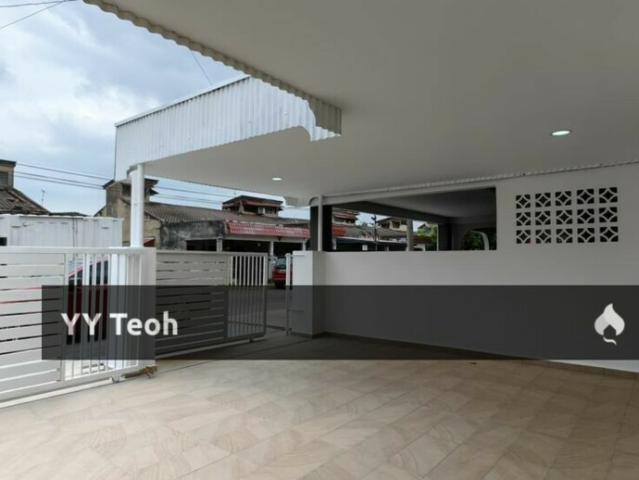 Terraced House for sale in Malaka