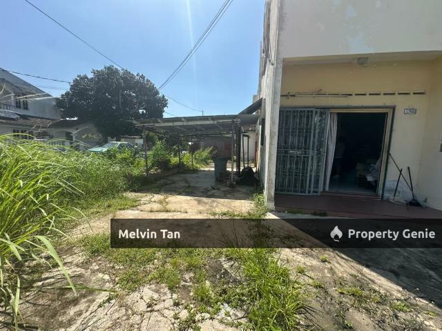 Terraced House for sale in Malaka