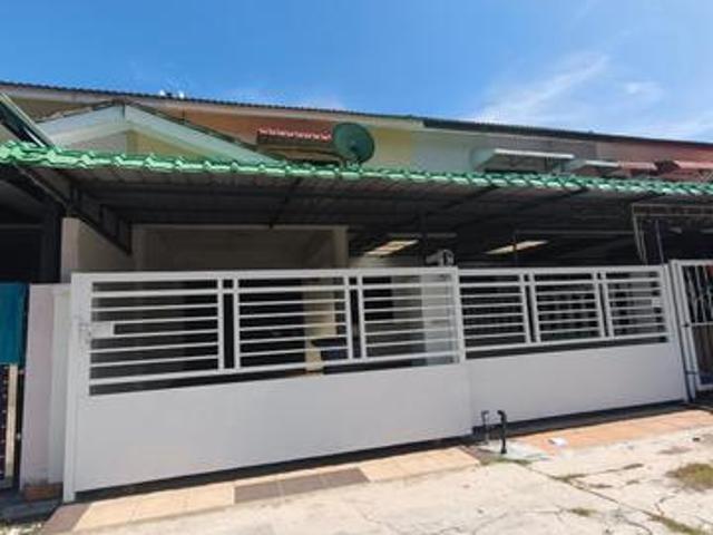 Terraced House for sale in Malaka