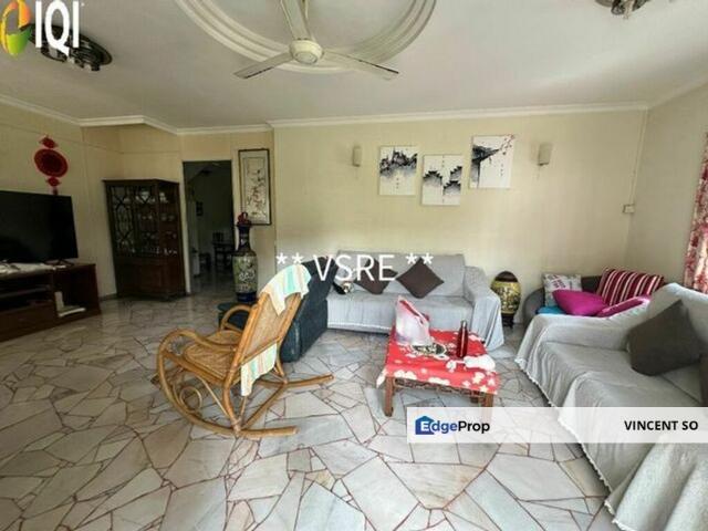 House for sale in Malaka