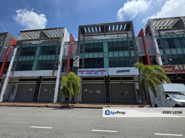 Shop for rent in Malaka